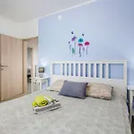 Nyaraló In *