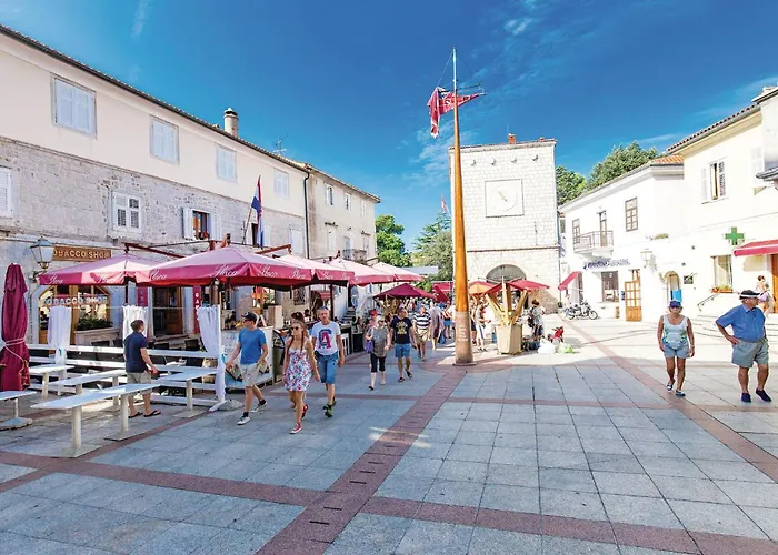 Lovely In * Pinezići