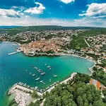 In * Pinezići