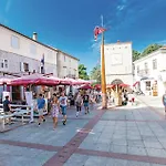 In * Pinezići